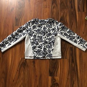 Elizabeth and James boxy sweatshirt size small